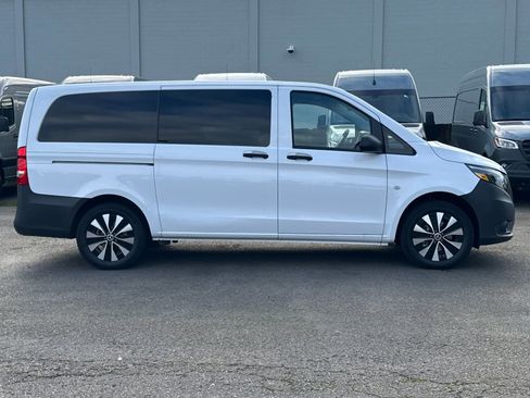 Used 2023 Mercedes-Benz Metris Passenger image 3