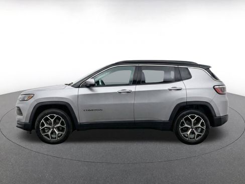 Used 2025 Jeep Compass Limited AWD/4WD image 4