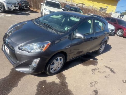 Used 2015 Toyota Prius C Two image 3