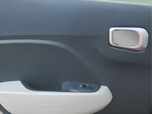 Used 2025 Hyundai Venue SEL FWD image 31
