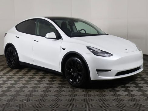 Used 2021 Tesla Model Y Long Range image 64