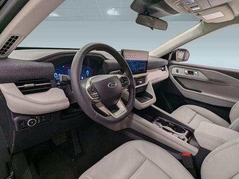 New 2026 Ford Explorer Active w/ Active Comfort Package image 3