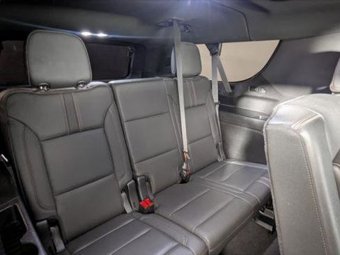 Used 2021 Chevrolet Suburban RST AWD/4WD image 22