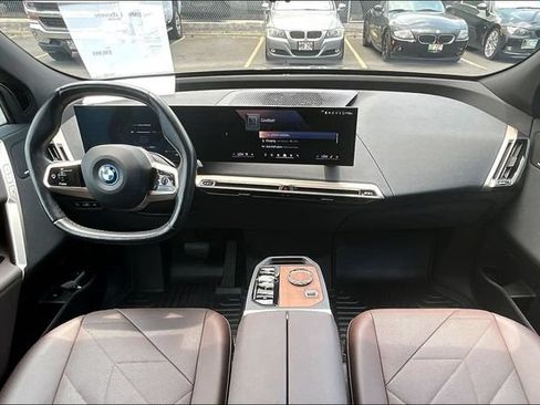 Used 2024 BMW iX xDrive50 w/ Premium Package AWD/4WD image 14