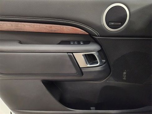 Used 2025 Land Rover Discovery Dynamic SE image 23