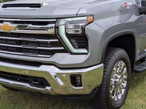 New 2026 Chevrolet Silverado 2500 LTZ w/ LTZ Plus Package AWD/4WD image 9