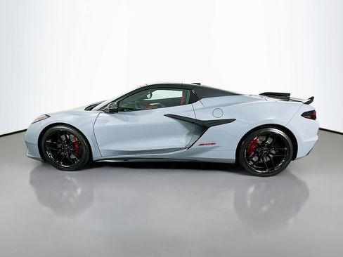 Used 2025 Chevrolet Corvette Z06 RWD image 2