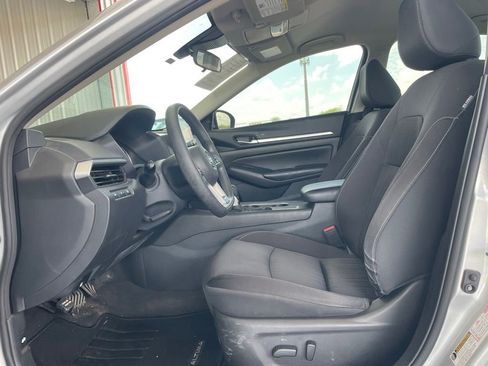 Certified 2022 Nissan Altima 2.5 SV FWD image 10
