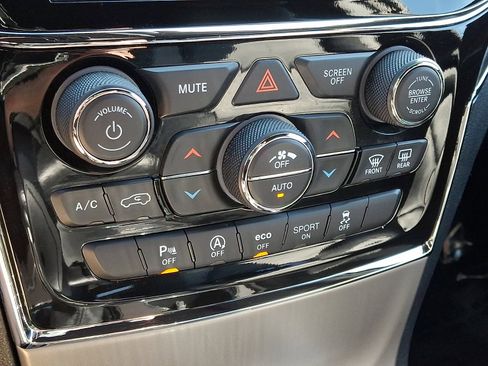 Used 2021 Jeep Grand Cherokee Limited w/ Trailer Tow Group IV image 16