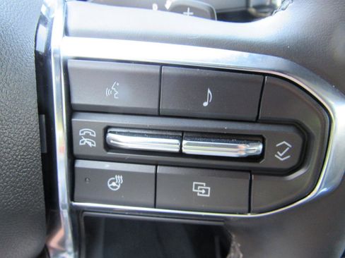 Used 2025 GMC Yukon XL Denali AWD/4WD image 24
