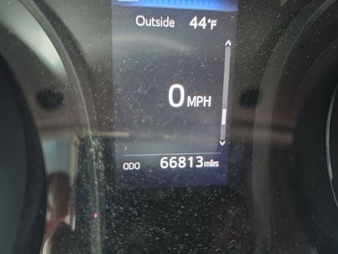 Used 2018 Toyota Camry LE image 18