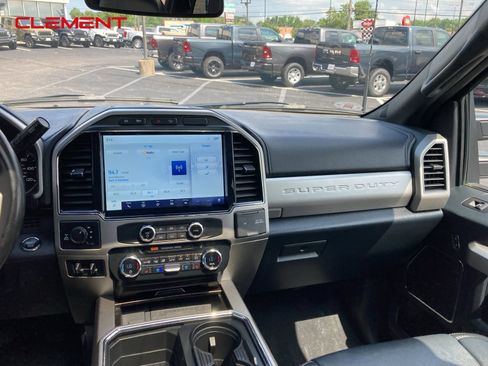 Used 2022 Ford F250 Lariat w/ Black Appearance Pkg image 22