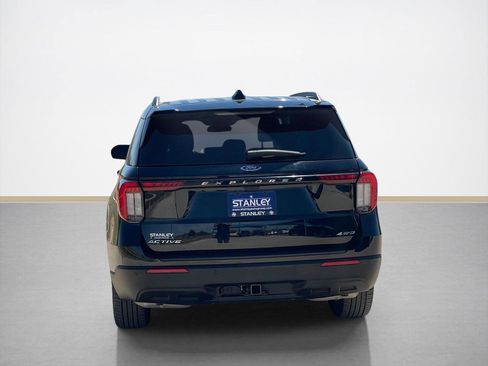 Used 2025 Ford Explorer Active AWD/4WD image 7