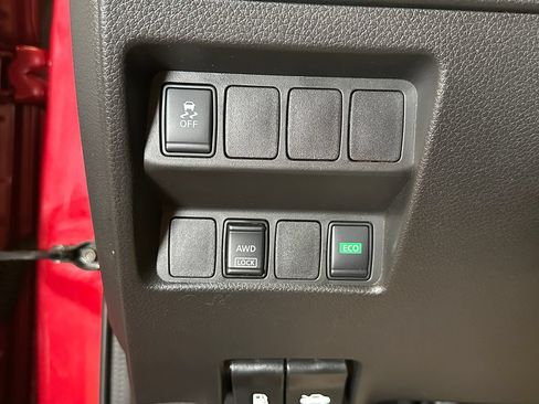 Used 2018 Nissan Rogue Sport SV AWD/4WD image 17