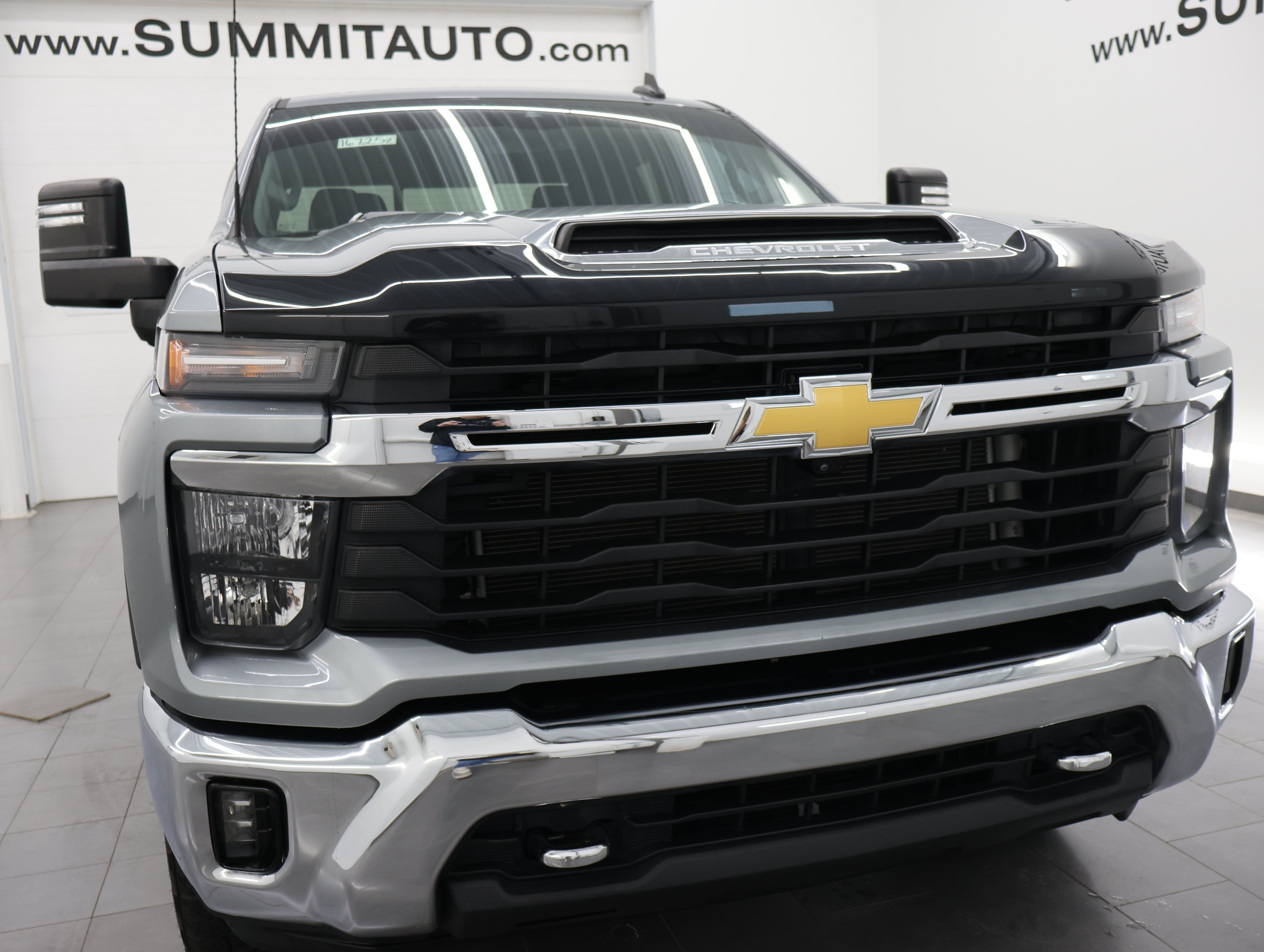 Used 2024 Chevrolet Silverado 2500 LT AWD/4WD image 27