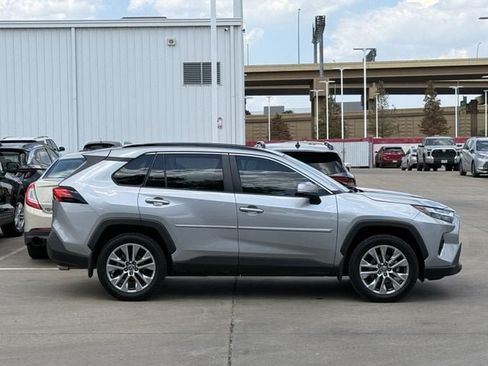 Used 2023 Toyota RAV4 XLE Premium FWD image 3