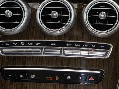 Used 2021 Mercedes-Benz GLC 300 w/ Premium Package image 24