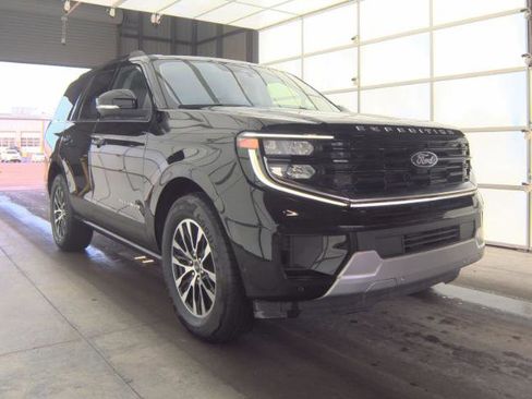 Used 2025 Ford Expedition Platinum image 4