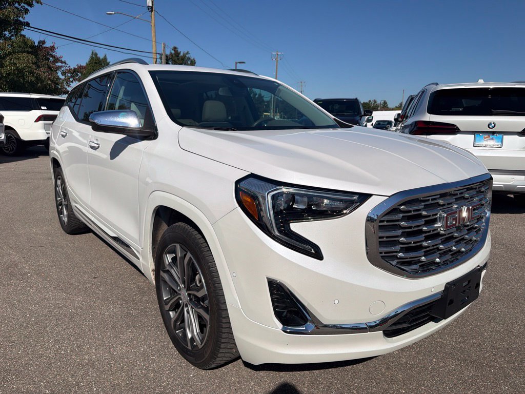 Used 2020 GMC Terrain Denali w/ Denali Premium Package AWD/4WD image 4