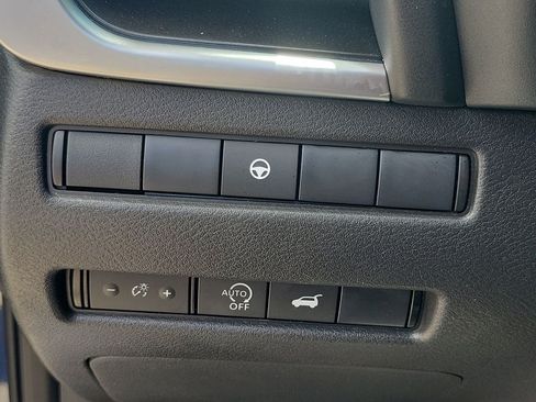 Used 2025 Nissan Rogue SV FWD image 27