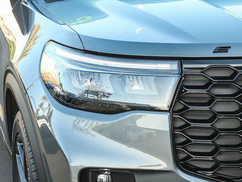 Used 2025 Ford Explorer ST w/ Sun And Sound Package RWD image 4