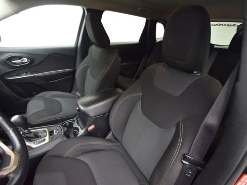 Used 2015 Jeep Cherokee Latitude w/ Cold Weather Group AWD/4WD image 14