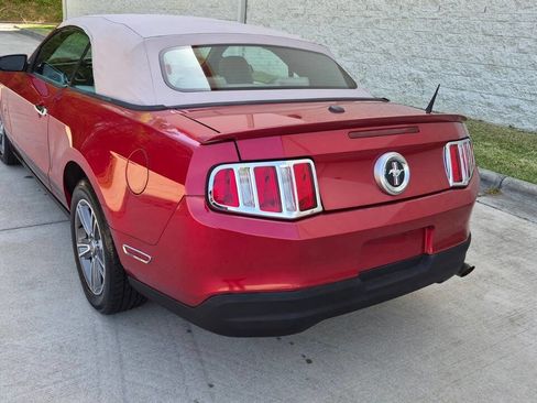 Used 2010 Ford Mustang Convertible image 5