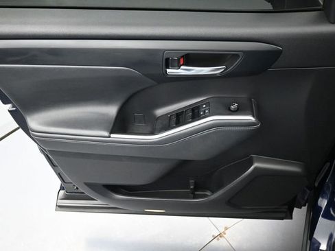 Used 2021 Toyota Highlander XSE FWD image 25