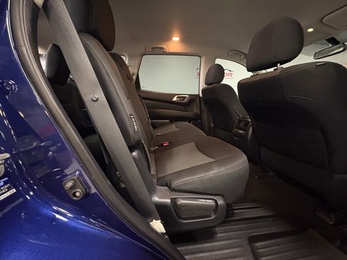 Used 2020 Nissan Pathfinder SV image 22