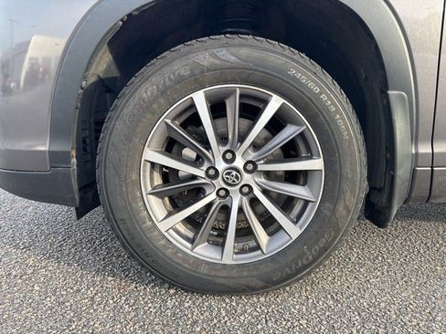 Used 2017 Toyota Highlander XLE image 6