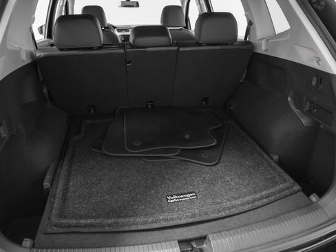 Used 2019 Volkswagen Tiguan SE AWD/4WD image 18