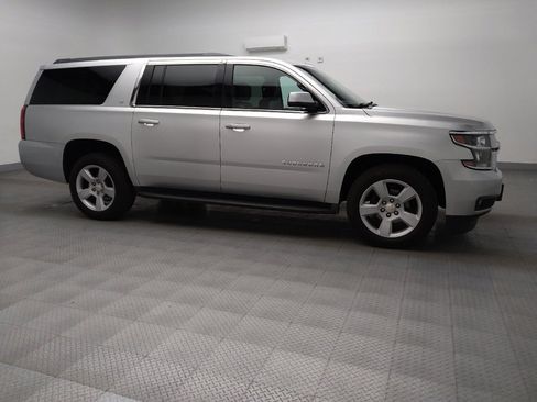 Used 2016 Chevrolet Suburban LT image 11