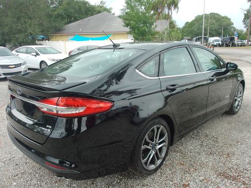 Used 2017 Ford Fusion SE w/ Equipment Group 601A FWD image 5