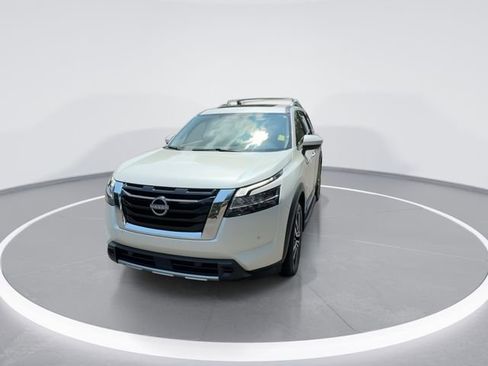 Used 2023 Nissan Pathfinder Platinum AWD/4WD image 3