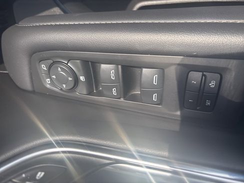 Used 2022 Chevrolet Suburban Z71 image 17