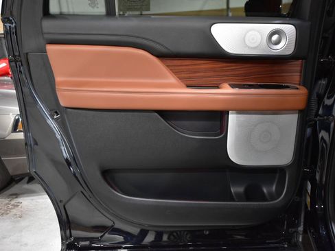 Used 2018 Lincoln Navigator L Reserve w/ Technology Package AWD/4WD image 39