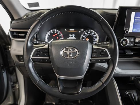 Used 2023 Toyota Highlander LE AWD/4WD image 28