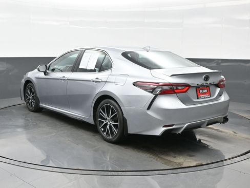 Used 2024 Toyota Camry SE image 4