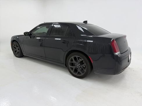 Used 2021 Chrysler 300 Touring w/ Sport Appearance Package RWD image 17