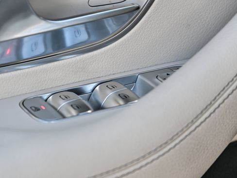 Used 2025 Mercedes-Benz GLS 450 4MATIC image 18