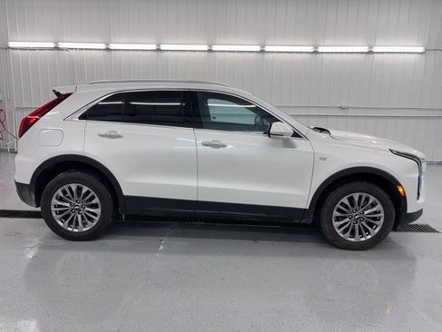 Used 2024 Cadillac XT4 Premium Luxury w/ Technology Package FWD image 8