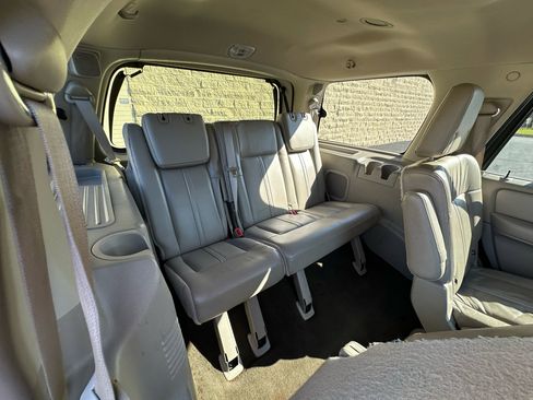 Used 2015 Lincoln Navigator 2WD image 12