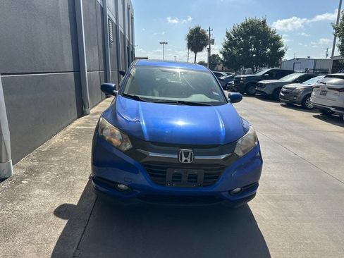 Used 2018 Honda HR-V EX image 2