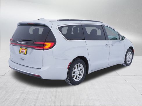Certified 2022 Chrysler Pacifica Touring-L image 7