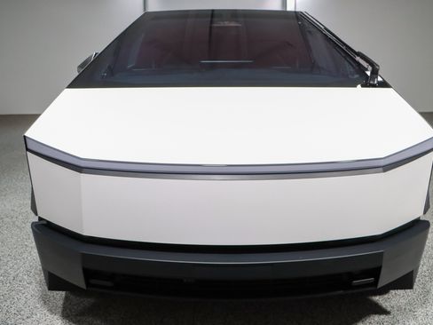 Used 2024 Tesla Cybertruck AWD Crew Cab image 4