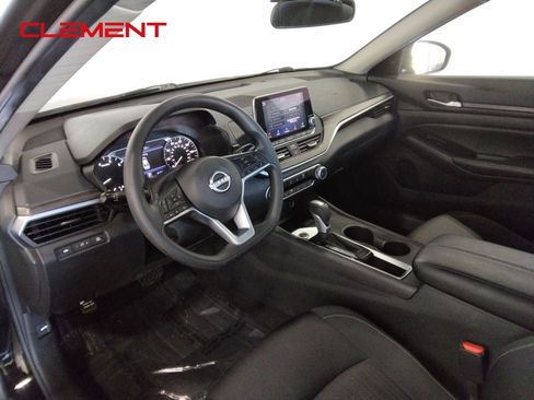 Used 2025 Nissan Altima 2.5 SV FWD image 27