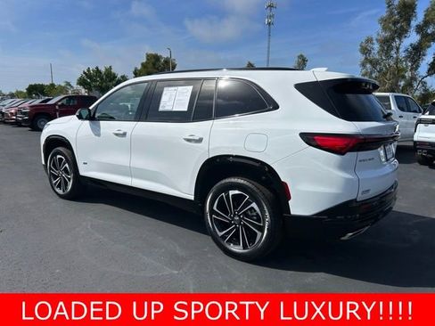 Used 2025 Buick Enclave Sport Touring image 4