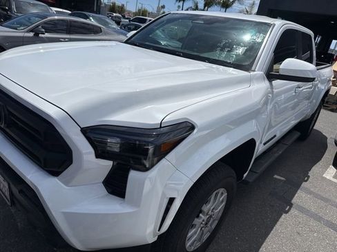 Used 2025 Toyota Tacoma SR5 AWD/4WD image 2