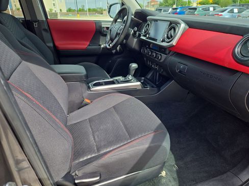 Used 2023 Toyota Tacoma SR5 AWD/4WD image 32