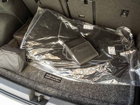 Used 2024 Volkswagen Golf R image 32